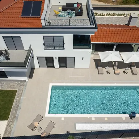 Villa Skyora *
