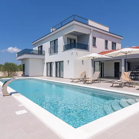 Villa Skyora