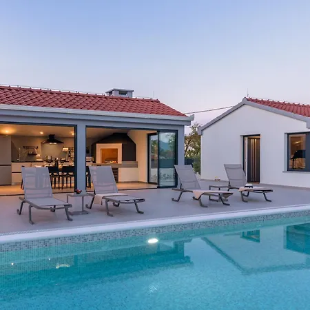 Villa Skyora *