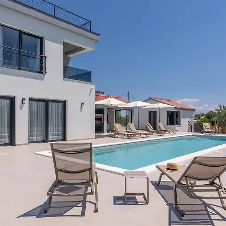 Villa Skyora *