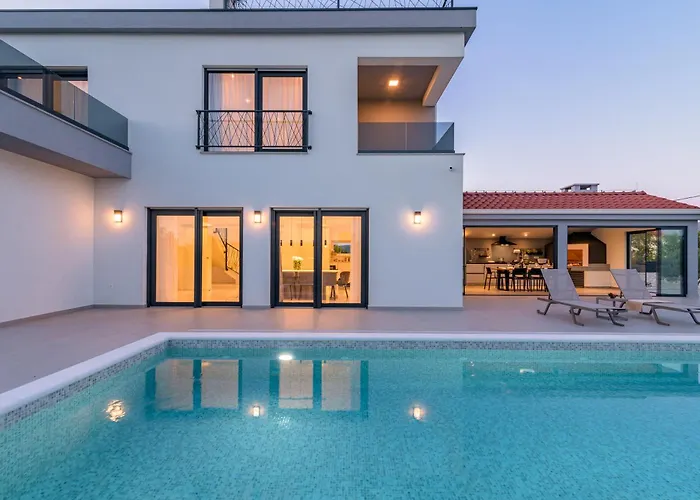 别墅 Skyora 特罗吉尔