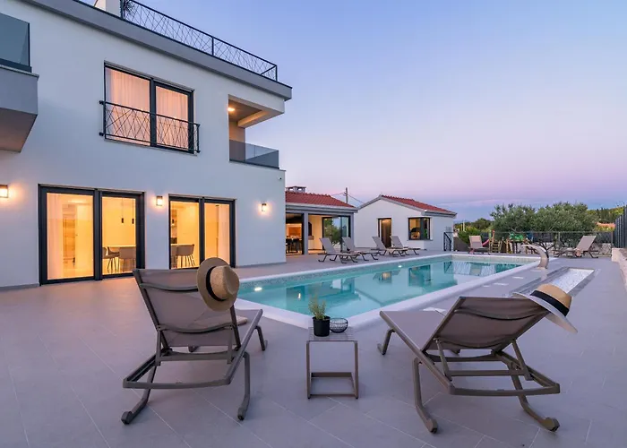 Skyora * 特罗吉尔