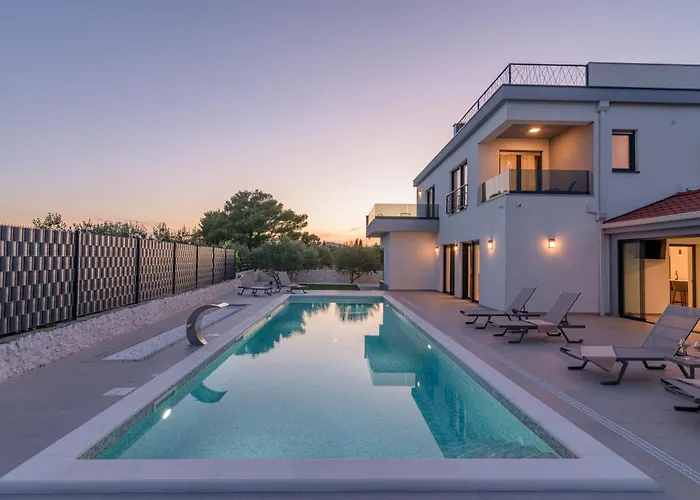 别墅 Skyora 特罗吉尔