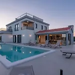 Skyora *
